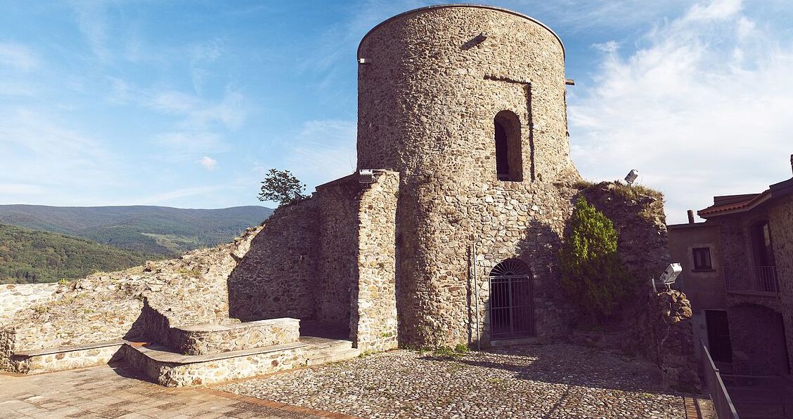 O castelo dos valdenses da Guarda do Piemonte - Guardia Piemontese | Secret World Trip Planner
