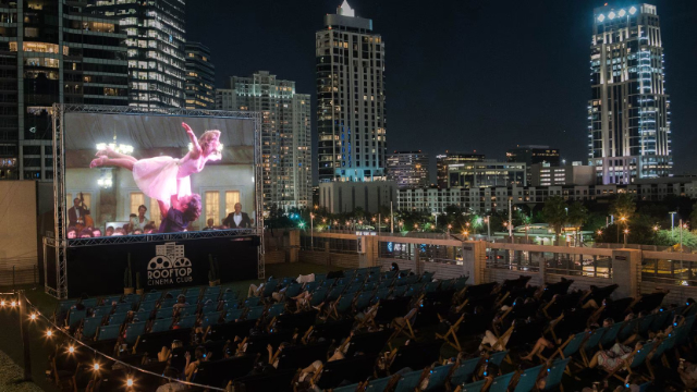 Filmes nas alturas com o Rooftop Cinema Club: Elevando a sua experiência cinematográfica - New York | Secret World Trip Planner