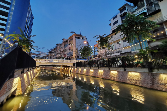 オングアンウォーキングストリート - Phra Nakhon | Secret World Trip Planner