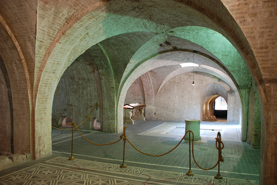 在Via Visiale，Via del Municipio和via Saffi之间，矗立着罗马房子，posta s - Spoleto | Secret World Trip Planner