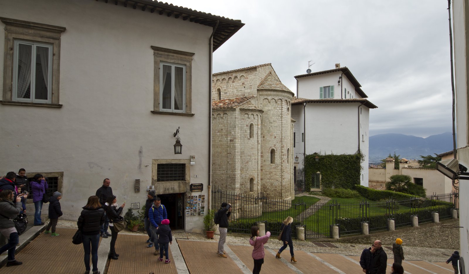 Basílica de Santa Eufemia - Spoleto | Secret World Trip Planner