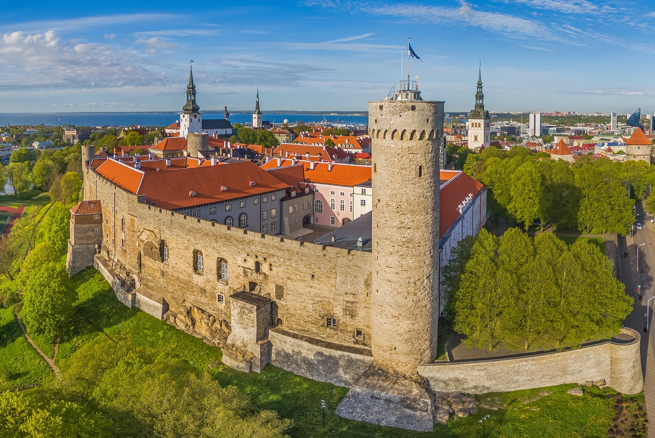 Tallin: Toompea Castle - Tallinn | Secret World Trip Planner