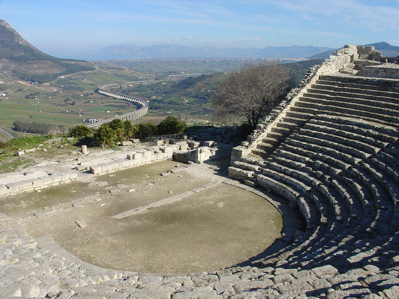 Théâtre grec de Ségeste - Strada Provinciale 68 | Secret World Trip Planner