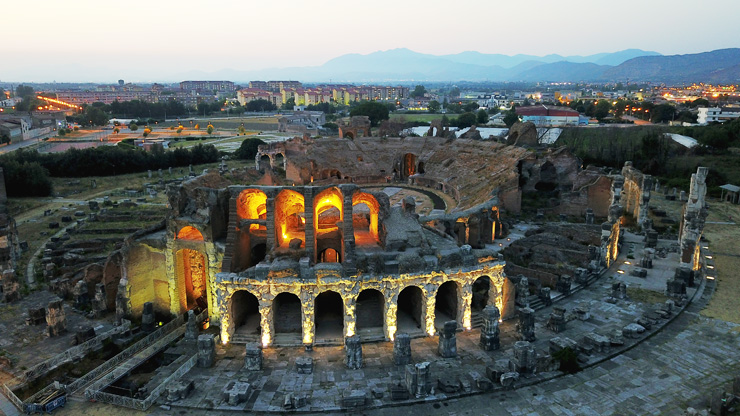 Capua en het tweede grootste Romeinse amfitheater - Santa Maria Capua Vetere | Secret World Trip Planner