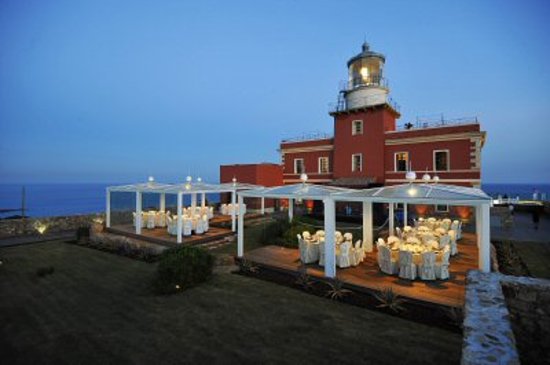 카포 스파 티 벤토의 등대 - Faro di Capo Spartivento | Secret World Trip Planner