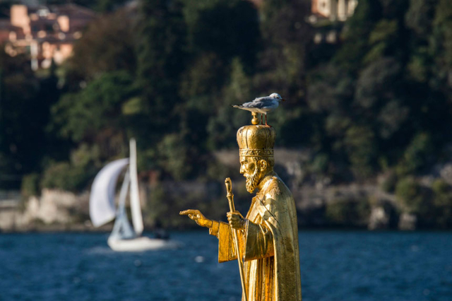 Standbeeld van Sinterklaas - Piazza Antonio Stoppani | Secret World Trip Planner
