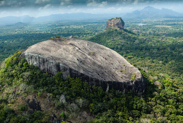 Скала Пидурангала и статуя Будды - Sigiriya | Secret World Trip Planner