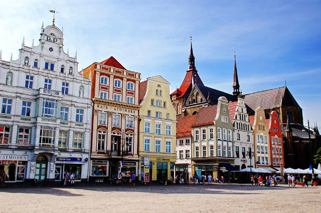 Nouvelle place du marché - Rostock | Secret World Trip Planner