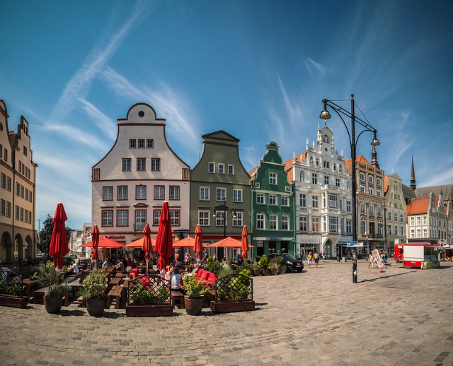 Nouvelle place du marché - Rostock | Secret World Trip Planner