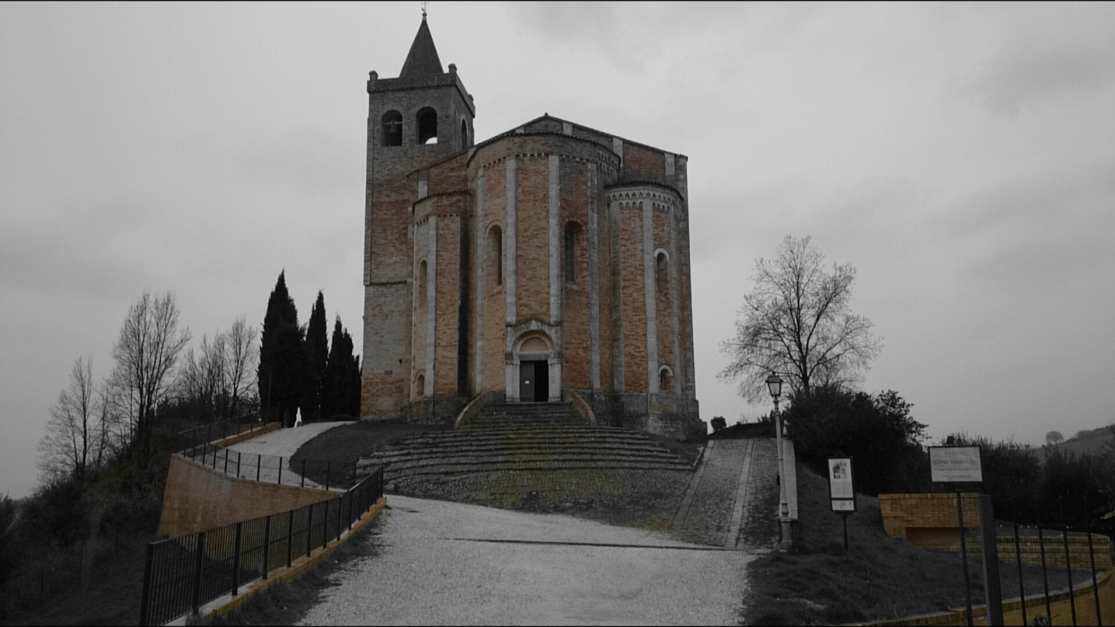 Kirche Santa Maria della Rocca - Offida | Secret World Trip Planner