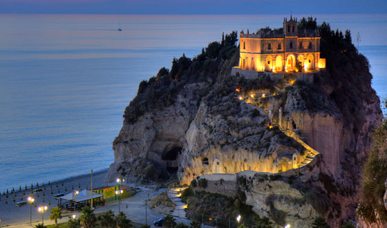 S. Maria van het eiland - Tropea | Secret World Trip Planner