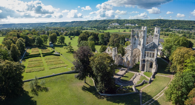 Abbazia di Jumièges - Jumièges | Secret World Trip Planner