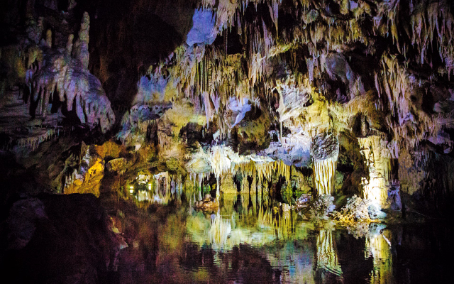 Les grottes de Diros : un pays des merveilles souterrain dans le Péloponnèse - Pyrgos Dirou | Secret World Trip Planner