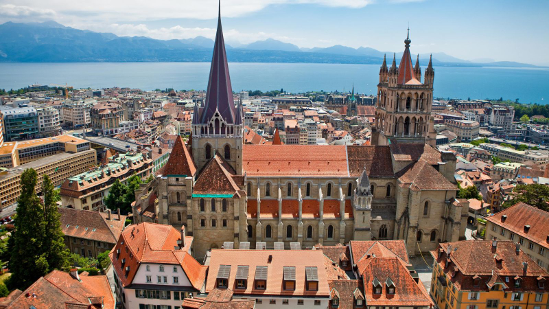 로잔 대성당 – 달의 수고와 조디악 표지판 - Lausanne | Secret World Trip Planner