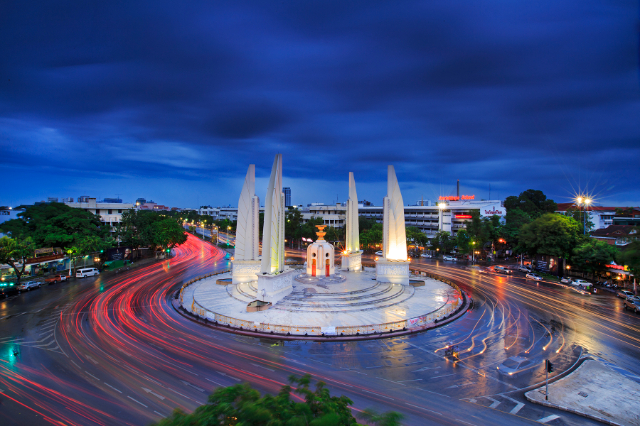 Pomnik Demokracji - Khet Phra Nakhon | Secret World Trip Planner