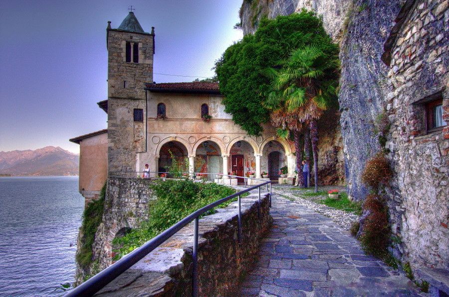 Hermitage van Santa Caterina del Sasso - Leggiuno | Secret World Trip Planner