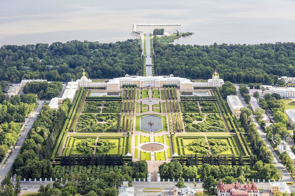 (Lees Meer) - Peterhof | Secret World Trip Planner