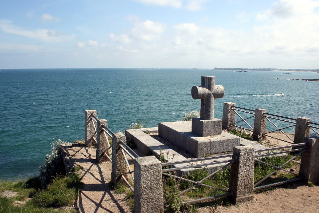 샤토브리앙의 무덤 - Saint-Malo | Secret World Trip Planner