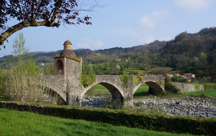 Most do kiosków - Pontremoli | Secret World Trip Planner