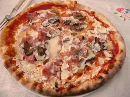 Leñador Pizza - Crazy Pizza Napoli | Secret World Trip Planner