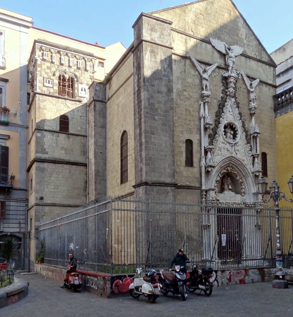 В largo S. Giovanni Maggiore мы можем полюбоваться небольшой церковью Сан-Джованни-д - Napoli | Secret World Trip Planner