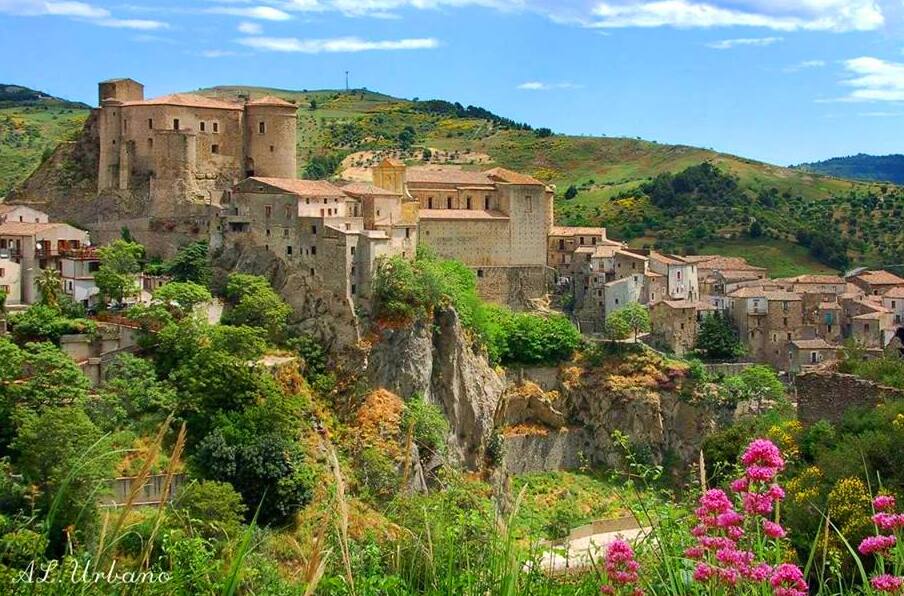 Oriolo, Il borgo fortificato - Oriolo | Secret World Trip Planner