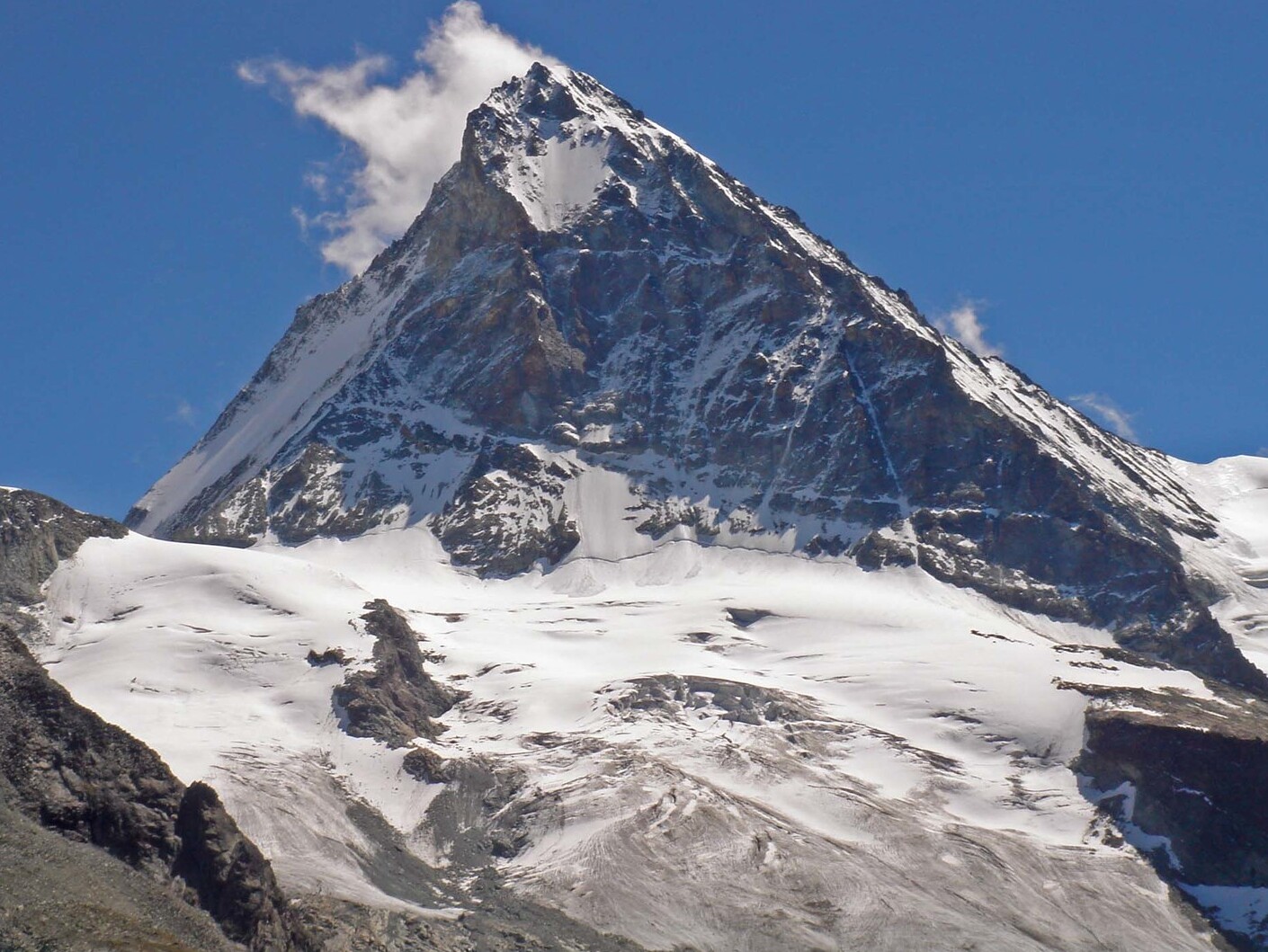 Die Dent Blanche ist ein Berg in den Penninischen Alpen - Zermatt | Secret World Trip Planner