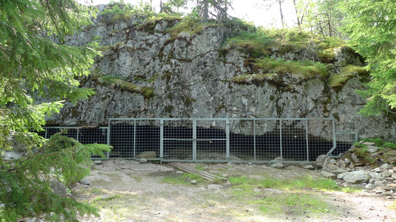 Susiluola (Wolf Grot) - Kristiinantie 100 | Secret World Trip Planner