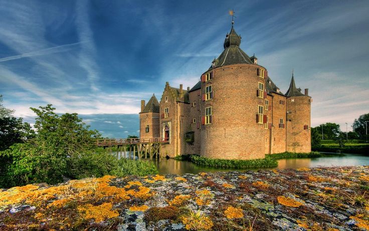 Zamek Ammersoyen - Ammerzoden | Secret World Trip Planner