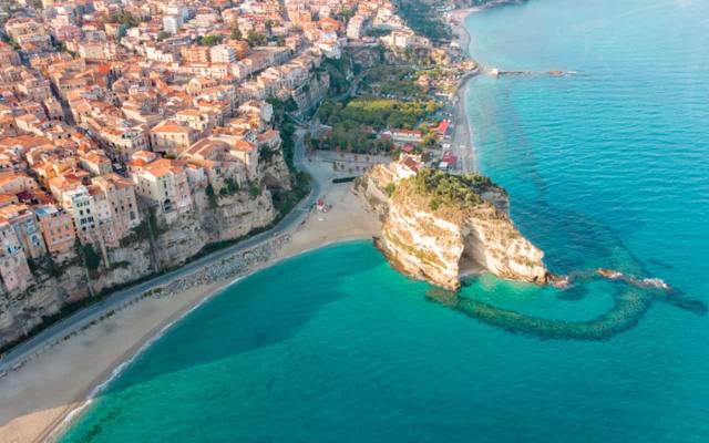 Rotonde strand - Tropea | Secret World Trip Planner