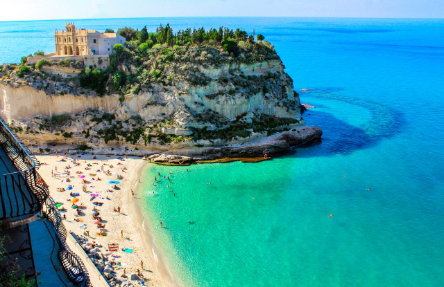 Rotonde strand - Tropea | Secret World Trip Planner