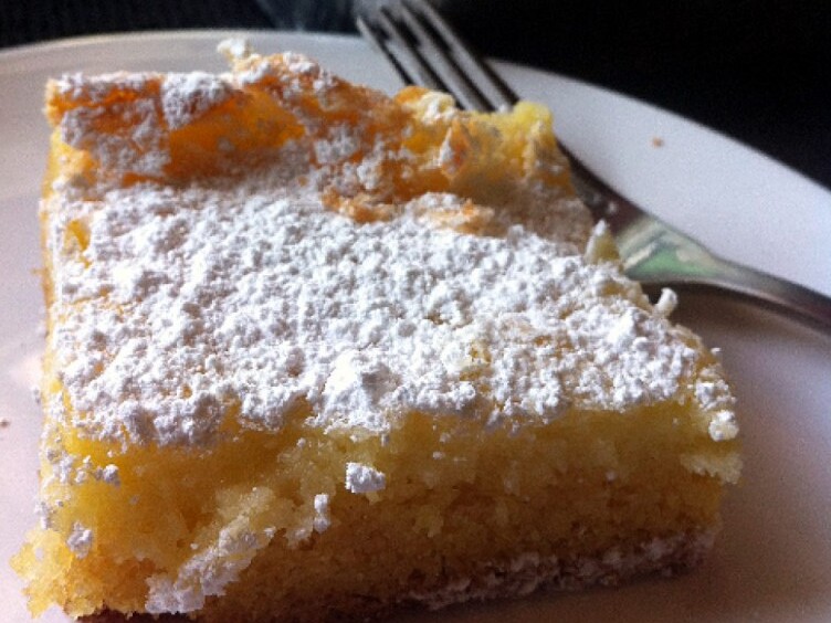 Bolo de manteiga pegajoso - St. Louis | Secret World Trip Planner