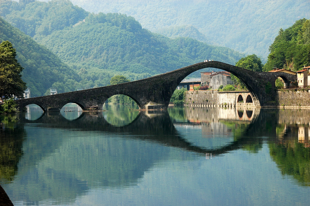 '델 디아볼로' 다리 또는 '델라 마달레나' 다리, - Borgo a Mozzano | Secret World Trip Planner
