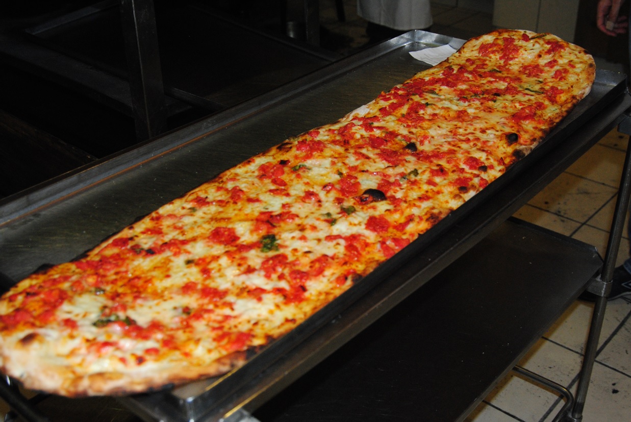 Vico Equense: Pizza al metro - Vico Equense | Secret World Trip Planner