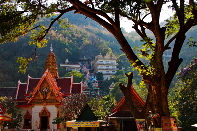 ワット バン タム - Tambon Khao Noi | Secret World Trip Planner