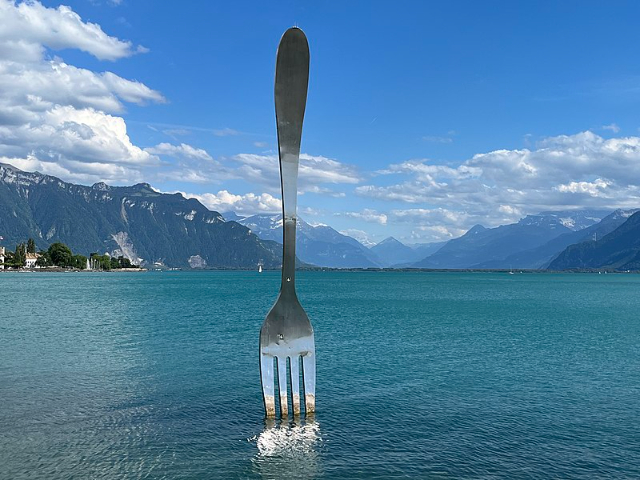 Vevey's gigantische vork - Vevey | Secret World Trip Planner