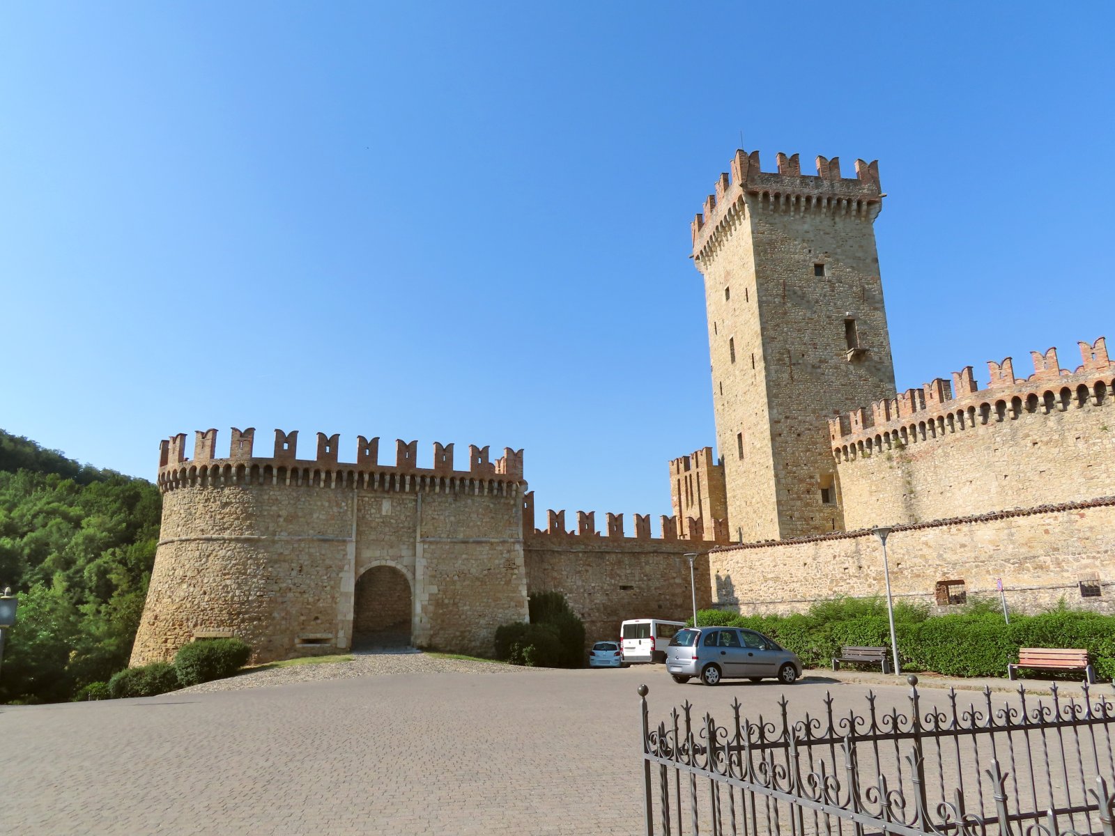 Vigoleno, bajkowa wioska. - Vigoleno | Secret World Trip Planner