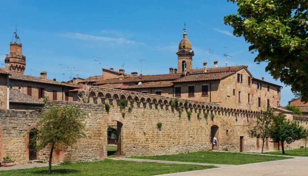 Buoncovento et ses murs - Buonconvento | Secret World Trip Planner