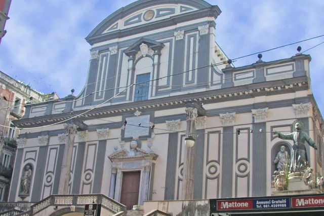 Kerk van San Paolo Maggiore - Napoli | Secret World Trip Planner