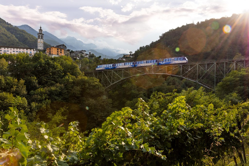 Liście z Centovalli Railway - Domodossola | Secret World Trip Planner