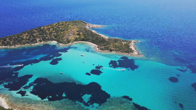 Urzekająca Błękitna Laguna na półwyspie Chalkidiki - Unnamed Road | Secret World Trip Planner
