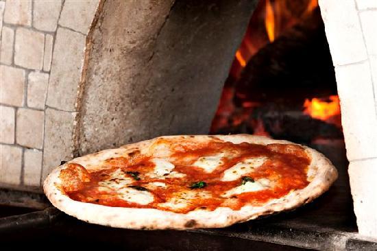 Pizza Margherita and its legend - Napoli | Secret World Trip Planner
