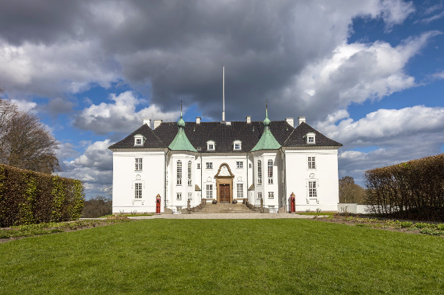 Marselisborg Slot e Sra. Tilly - Aarhus | Secret World Trip Planner