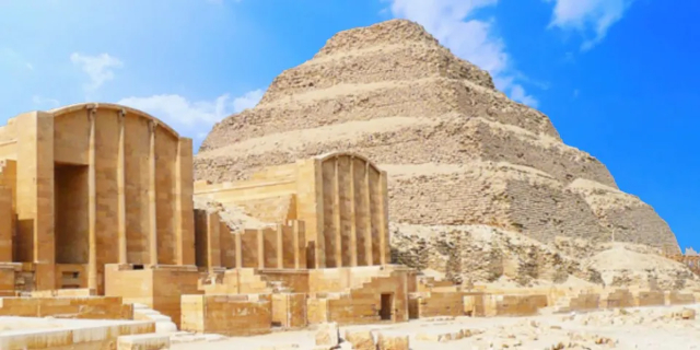 Pirámide escalonada de Djoser - Al Giza Desert | Secret World Trip Planner