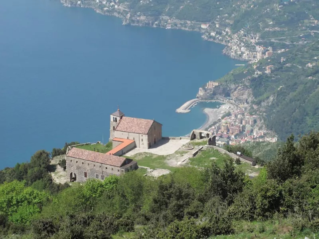 Heiligtum der Allerheiligsten Fürsprecherin Mariens - 84010 Maiori SA | Secret World Trip Planner