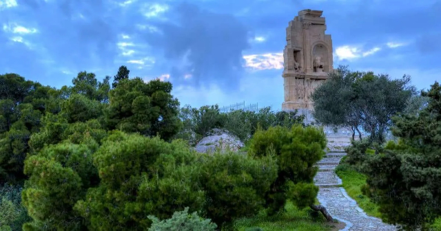 Beklim de Philopappos heuvel - Athina | Secret World Trip Planner