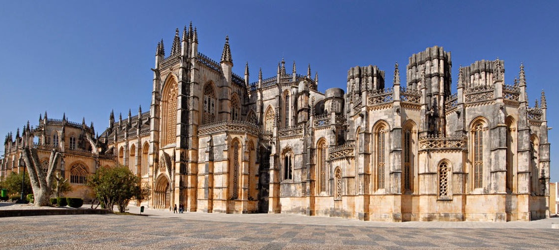Batalha è una cittadina tranquilla in Portogallo — Batalha