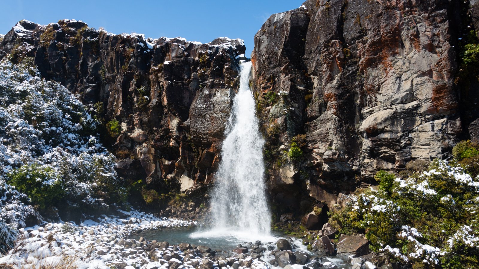ニューゼランド|タラナキの滝  - Tongariro National Park | Secret World Trip Planner
