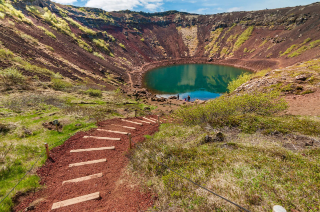 Lac de cratère de Kerid, Islande : Une symphonie de couleurs et de merveilles géologiques - Klausturholar | Secret World Trip Planner