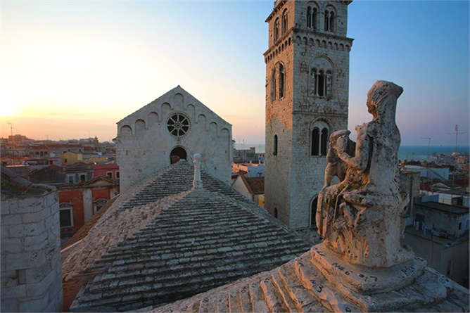 Barletta: Catedral de Santa Maria Maggiore - Barletta | Secret World Trip Planner